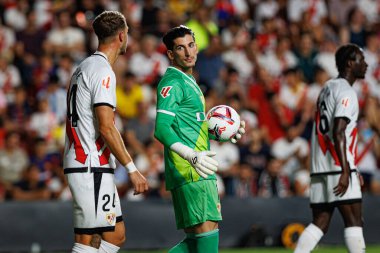 Florian Lejeune, Dani Cardenas LaLiga EA SPORTS maçı sırasında Estadio de Vallecas 'ta Rayo Vallecano ve FC Barcelona takımları arasında görüldü (Maciej Rogowski)