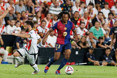 Unai Lopez, Oscar Valentin LaLiga EA SPORTS maçı sırasında Estadio de Vallecas 'ta Rayo Vallecano ve FC Barcelona takımları arasında görüldü.)