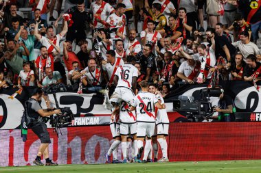 Unai Lopez, Estadio de Vallecas 'taki Rayo Vallecano ve FC Barcelona takımları arasında oynanan LaLiga EA SPORTS maçında gol attıktan sonra kutlama yaparken görüldü (Maciej Rogowski)