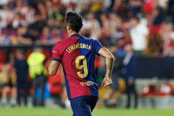 Robert Lewandowski, Estadio de Vallecas (Maciej Rogowski) takımları arasında LaLiga EA SPORTS maçında Rayo Vallecano ve FC Barcelona arasında görüldü.)