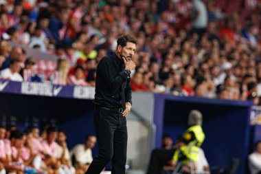 Diego Simeone, Estadio Civitas Metropolitano 'da Atletico de Madrid ve RCD Espanyol takımları arasında oynanan LaLiga EA SPORTS maçı sırasında görüldü.