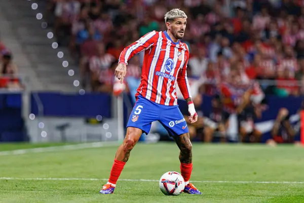 Rodrigo de Paul, Estadio Civitas Metropolitano 'da Atletico de Madrid ve RCD Espanyol takımları arasında oynanan LaLiga EA SPORTS maçı sırasında görüldü.