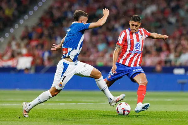 Atletico de Madrid ve Estadio Civitas Metropolitano 'daki RCD Espanyol takımları arasında LaLiga EA SPORTS maçı sırasında görülen Nahuel Molina