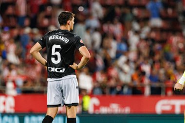 Jorge Herrando, Estadi Montilivi 'de Girona FC ve CA Osasuna takımları arasında oynanan LaLiga EA SPORTS maçı sırasında görüldü (Maciej Rogowski)