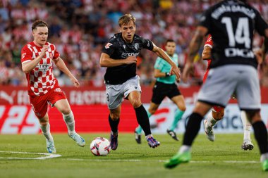 Estadi Montilivi 'de Girona FC ve CA Osasuna takımları arasında oynanan LaLiga EA Spor Maçı sırasında Viktor Tsygankov ve Pablo Ibanez Lşemsiyeras görüldü (Maciej Rogowski)