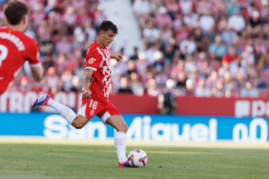 Alejandro Frances, Estadi Montilivi 'deki Girona FC ve CA Osasuna takımları arasında oynanan LaLiga EA SPORTS maçı sırasında görüldü (Maciej Rogowski)