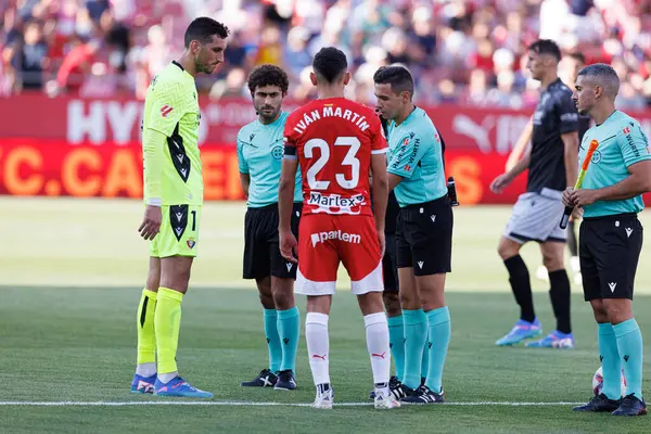 Sergio Herrera, Ivan Martin LaLiga EA SPORTS maçı sırasında Estadi Montilivi 'deki Girona FC ve CA Osasuna takımları arasında görüldü (Maciej Rogowski)