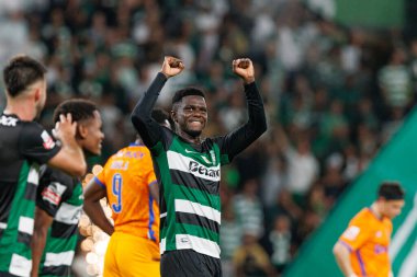 Estadio Jose Alvalade 'de (Maciej Rogowski) Sporting CP ve FC Porto takımları arasında oynanan Liga Portekiz maçı sırasında Ousmande Diomande)
