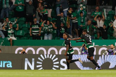 Geny Catamo, Estadio Jose Alvalade 'de (Maciej Rogowski) oynayan Sporting CP ve FC Porto takımları arasında oynanan Liga Portekiz maçında gol attıktan sonra kutluyor.)
