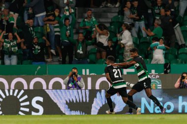 Geny Catamo, Estadio Jose Alvalade 'de (Maciej Rogowski) oynayan Sporting CP ve FC Porto takımları arasında oynanan Liga Portekiz maçında gol attıktan sonra kutluyor.)