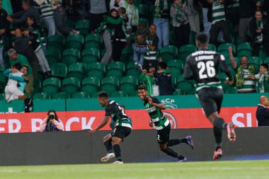 Geny Catamo, Estadio Jose Alvalade 'de (Maciej Rogowski) oynayan Sporting CP ve FC Porto takımları arasında oynanan Liga Portekiz maçında gol attıktan sonra kutluyor.)