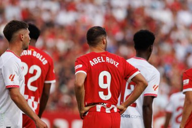 Abel Ruiz, Estadio Ramon Sanchez Pizjuan 'da Sevilla FC ve Girona FC takımları arasında LaLiga EA SPORTS maçında görüldü (Maciej Rogowski)