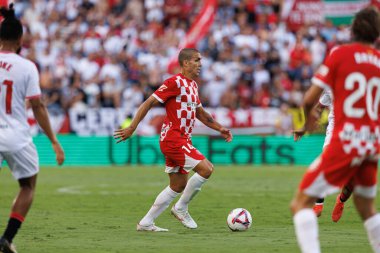 Oriol Romeu, LaLiga EA SPORTS maçı sırasında Estadio Ramon Sanchez Pizjuan 'da Sevilla FC ve Girona FC takımları arasında görüldü (Maciej Rogowski)