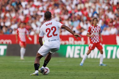 Loic Bade, Sevilla FC ve Girona FC takımları arasında Estadio Ramon Sanchez Pizjuan 'da (Maciej Rogowski)