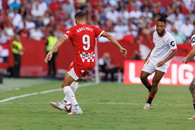 Abel Ruiz, Estadio Ramon Sanchez Pizjuan 'da Sevilla FC ve Girona FC takımları arasında LaLiga EA SPORTS maçında görüldü (Maciej Rogowski)
