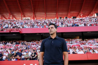 Michel LaLiga EA SPORTS maçı sırasında Estadio Ramon Sanchez Pizjuan 'da Sevilla FC ve Girona FC takımları arasında görüldü (Maciej Rogowski)