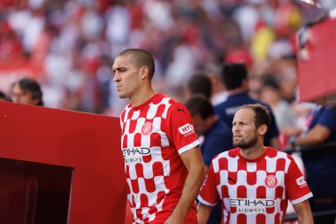 Oriol Romeu, LaLiga EA SPORTS maçı sırasında Estadio Ramon Sanchez Pizjuan 'da Sevilla FC ve Girona FC takımları arasında görüldü (Maciej Rogowski)