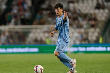 David Gonzalez, LaLiga 2 Hypermotion maçı sırasında Estadio Nuevo Arcangel 'deki Cordoba CF ve Burgos CF takımları arasında görüldü (Maciej Rogowski)