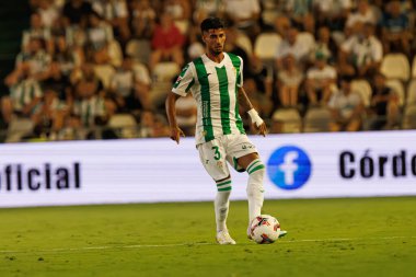 Jose Calderon, Estadio Nuevo Arcangel 'deki Cordoba CF ve Burgos CF takımları arasında LaLiga 2 Hypermotion maçı sırasında görüldü (Maciej Rogowski)