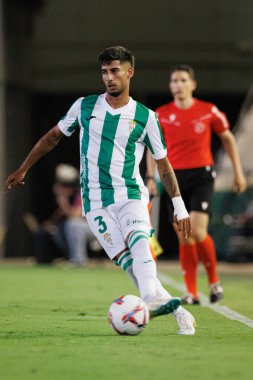 Jose Calderon, Estadio Nuevo Arcangel 'deki Cordoba CF ve Burgos CF takımları arasında LaLiga 2 Hypermotion maçı sırasında görüldü (Maciej Rogowski)