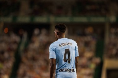 Anderson Arroyo, LaLiga 2 Hypermotion maçı sırasında Estadio Nuevo Arcangel 'deki Cordoba CF ve Burgos CF takımları arasında görüldü (Maciej Rogowski)