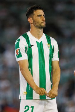 Carlos Albarran, LaLiga 2 Hypermotion maçı sırasında Estadio Nuevo Arcangel 'deki Cordoba CF ve Burgos CF takımları arasında görüldü (Maciej Rogowski)
