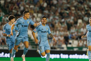 Alex, Estadio Nuevo Arcangel 'deki (Maciej Rogowski) Cordoba CF ve Burgos CF takımları arasında oynanan LaLiga 2 Hypermotion maçında attığı golü kutlarken görülüyor.)