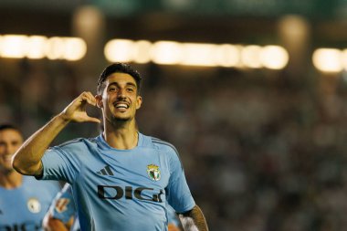 Alex, Estadio Nuevo Arcangel 'deki (Maciej Rogowski) Cordoba CF ve Burgos CF takımları arasında oynanan LaLiga 2 Hypermotion maçında attığı golü kutlarken görülüyor.)