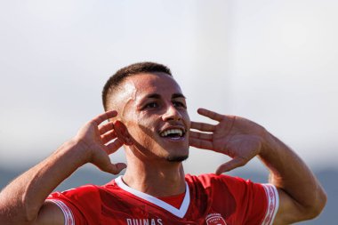 Ricardinho, Estadio Belediyesi Rio Maior 'da (Maciej Rogowski) Casa Pia AC ve CD Santa Clara takımları arasında oynanan Liga Portekiz maçında gol attıktan sonra kutlama yaparken görüldü.)