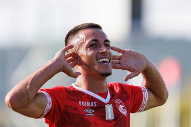 Ricardinho, Estadio Belediyesi Rio Maior 'da (Maciej Rogowski) Casa Pia AC ve CD Santa Clara takımları arasında oynanan Liga Portekiz maçında gol attıktan sonra kutlama yaparken görüldü.)