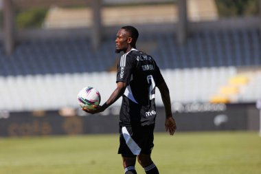 Duplexe Tchamba, Liga Portekiz maçı sırasında Estadio Belediyesi Rio Maior 'da Casa Pia AC ve CD Santa Clara takımları arasında görüldü (Maciej Rogowski)
