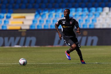 Duplexe Tchamba, Liga Portekiz maçı sırasında Estadio Belediyesi Rio Maior 'da Casa Pia AC ve CD Santa Clara takımları arasında görüldü (Maciej Rogowski)