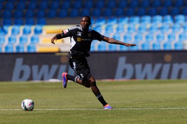 Duplexe Tchamba, Liga Portekiz maçı sırasında Estadio Belediyesi Rio Maior 'da Casa Pia AC ve CD Santa Clara takımları arasında görüldü (Maciej Rogowski)