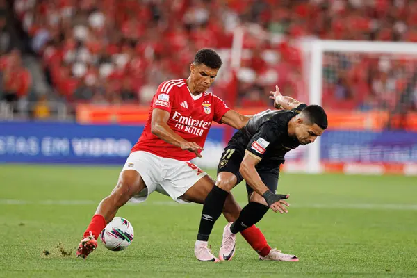 Alexander Bah, Gustavo Henrique Liga Portekiz maçı sırasında Estadio Da Luz 'da SL Benfica ve CF Estrela Amadora (Maciej Rogowski)