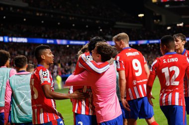 Atletico takımı, Atletico de Madrid ve Red Bull Leipzig (Maciej Rogowski) takımları arasında oynanan UEFA Şampiyonlar Ligi maçında attığı gol sonrasında Jose Maria Gimenez ile kutlama yaparken görüldü.)