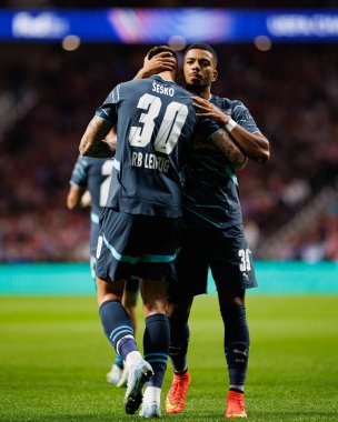 Benjamin Sesko, Benjamin Henrichs UEFA Şampiyonlar Ligi maçında Atletico de Madrid ve Red Bull Leipzig (Maciej Rogowski) takımları arasında görüldü.)