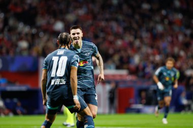 Xavi Simons, Benjamin Sesko, Atletico de Madrid ve Red Bull Leipzig (Maciej Rogowski) takımları arasındaki UEFA Şampiyonlar Ligi maçında gol attıktan sonra kutlama yaparken görüldü.)