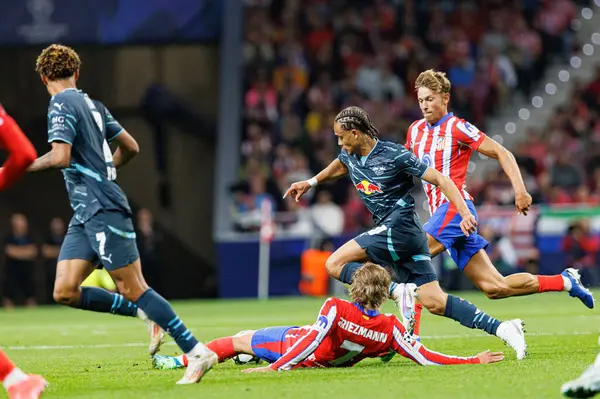 Antoine Griezmann, Xavi Simons UEFA Şampiyonlar Ligi maçında Atletico de Madrid ve Red Bull Leipzig (Maciej Rogowski) takımları arasında görüldü.)