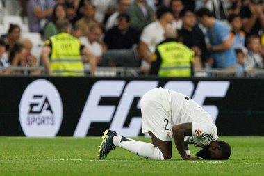 Antonio Rudiger, Estadio Santiago Bernabeu 'daki Real Madrid FC ve RCD Espanyol de Barcelona takımları arasında oynanan maçta LaLiga EA SPORTS maçını kazandıktan sonra kutlama yaparken görüldü (Maciej Rogowski)