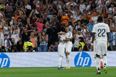 Kylian Mbappe, Vinicius Junior, Estadio Santiago Bernabeu 'da Real Madrid FC ve RCD Espanyol de Barcelona takımları arasında oynanan maçta LaLiga EA Spor maçında gol attıktan sonra kutlama yaparken görüldü (Maciej Rogowski)