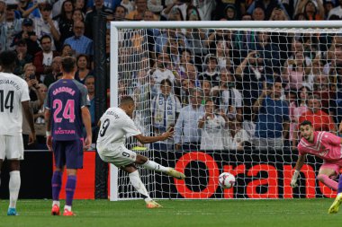 Kylian Mbappe, Estadio Santiago Bernabeu 'daki Real Madrid FC ve RCD Espanyol de Barcelona takımları arasında oynanan EA SPORTS maçında ceza aldı (Maciej Rogowski)