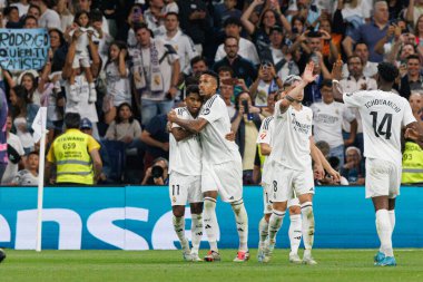 Estadio Santiago Bernabeu 'daki Real Madrid FC ve RCD Espanyol de Barcelona takımları arasında oynanan LaLiga EA SPORTS maçında gol attıktan sonra kutlanan Rodrygo, (Maciej Rogowski))