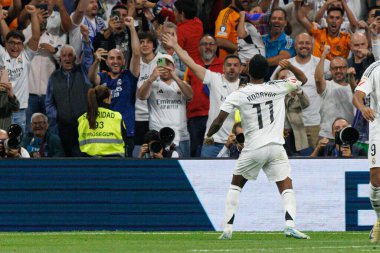 Estadio Santiago Bernabeu 'daki Real Madrid FC ve RCD Espanyol de Barcelona takımları arasında oynanan LaLiga EA SPORTS maçında gol attıktan sonra kutlanan Rodrygo, (Maciej Rogowski))