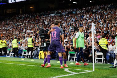 Espanyol 'un oyuncuları, Real Madrid FC ve Estadio Santiago Bernabeu' daki RCD Espanyol de Barcelona takımları arasında oynanan maçta LaLiga EA SPORTS maçında gol üstüne gol atarken görüldü (Maciej Rogowski)