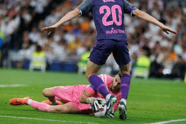 Estadio Santiago Bernabeu 'da Real Madrid FC ve RCD Espanyol de Barcelona takımları arasında oynanan LaLiga EA SPORTS maçı sırasında Joan Garcia görüldü (Maciej Rogowski)