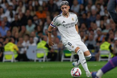Federico Valverde, Real Madrid FC ve RCD Espanyol de Barcelona takımları arasında Estadio Santiago Bernabeu (Maciej Rogowski)