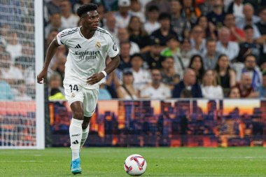 Aurelien Tchouameni, Estadio Santiago Bernabeu 'da Real Madrid FC ve RCD Espanyol de Barcelona takımları arasında oynanan EA SPORTS maçı sırasında görüldü (Maciej Rogowski)