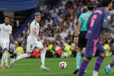 Federico Valverde, Real Madrid FC ve RCD Espanyol de Barcelona takımları arasında Estadio Santiago Bernabeu (Maciej Rogowski)