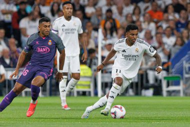 Walid Cheddira, Rodrygo Estadio Santiago Bernabeu 'daki Real Madrid FC ve RCD Espanyol de Barcelona takımları arasında oynanan LaLiga EA Spor Maçı sırasında görüldü (Maciej Rogowski)