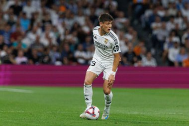 Arda Güler, Real Madrid FC ve RCD Espanyol de Barcelona takımları arasında Estadio Santiago Bernabeu (Maciej Rogowski)